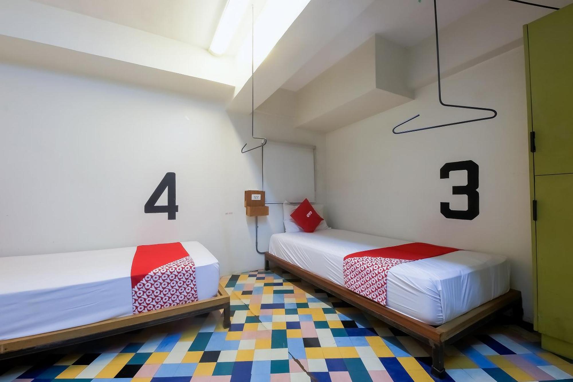 Spot On Junction Hostel Makati City Exterior photo